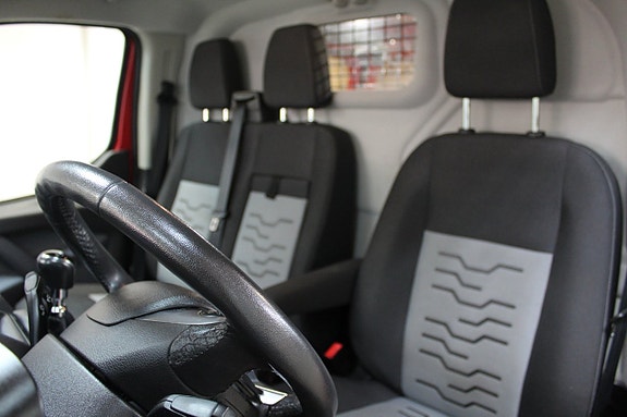 Ford Transit Custom 11 of 13