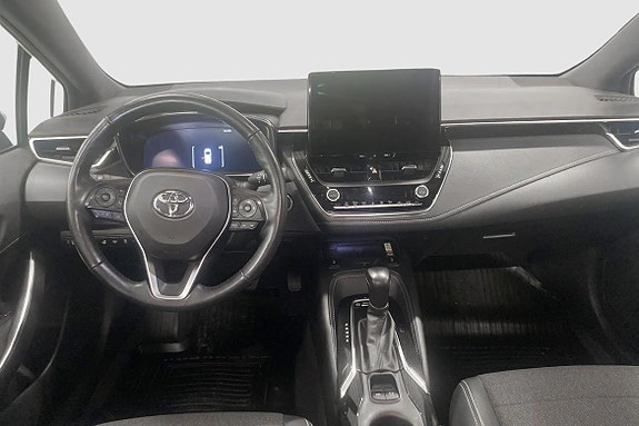 Toyota Corolla 8 of 12
