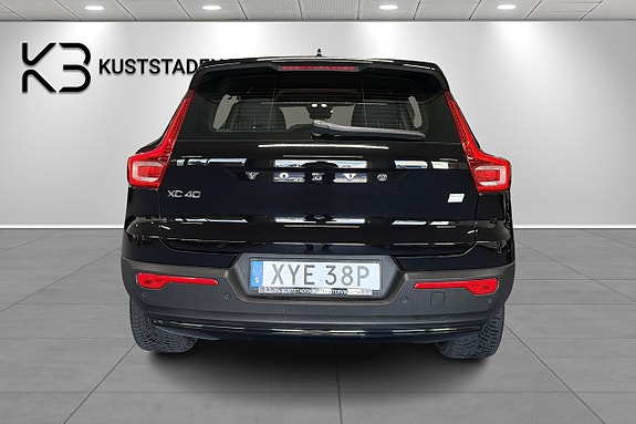 Volvo XC40 4 of 25