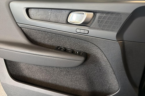 Volvo XC40 12 of 25