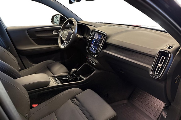 Volvo XC40 7 of 22