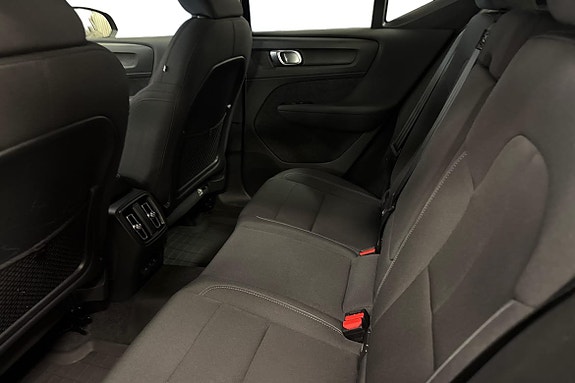 Volvo XC40 13 of 22