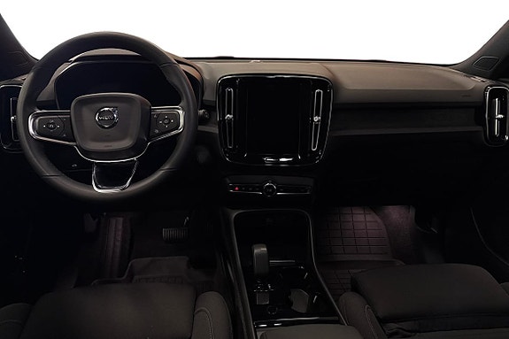Volvo XC40 10 of 22