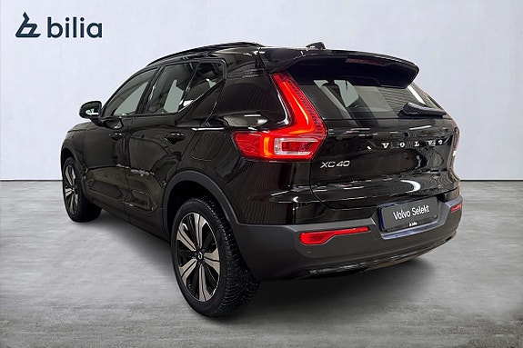 Volvo XC40 2 of 22