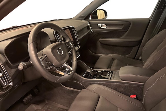 Volvo XC40 14 of 22