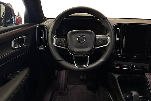Volvo XC40 11 of 22