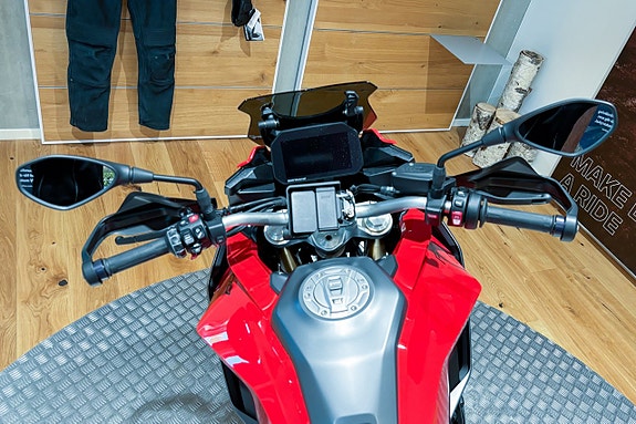 BMW F 900 XR |Nyservad|Endast 393 mil|SE SPEC & BILDER| 8 of 10