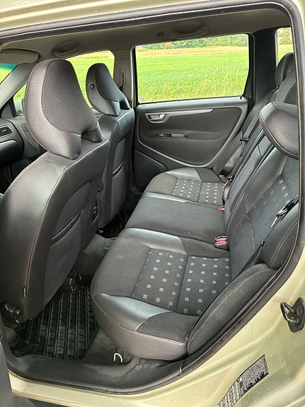 Volvo V70 7 of 15