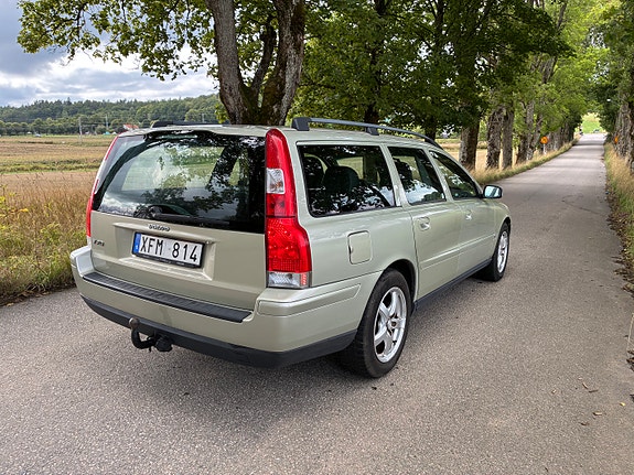 Volvo V70 3 of 15