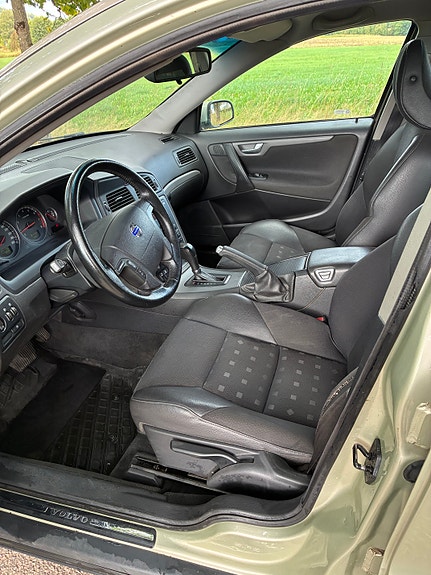 Volvo V70 8 of 15