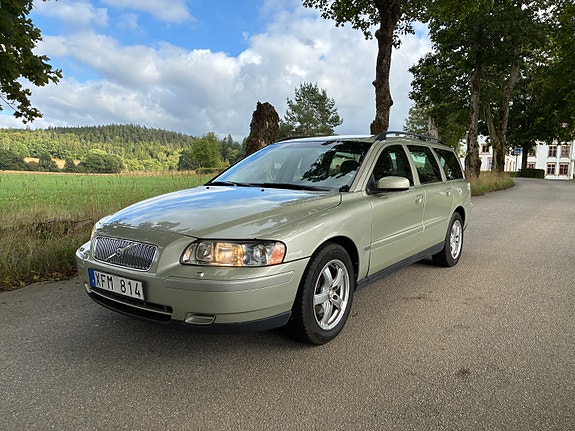 Volvo V70 2 of 15