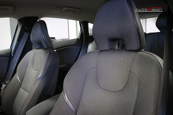 Volvo V40 Cross Country 20 of 27