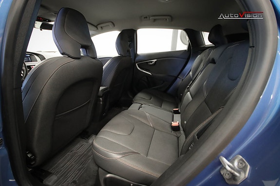 Volvo V40 Cross Country 21 of 27