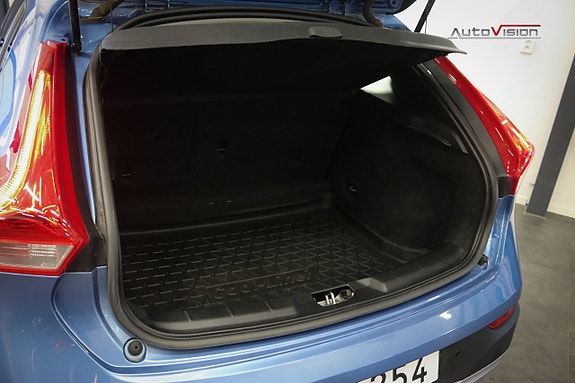 Volvo V40 Cross Country 24 of 27