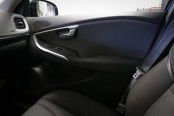 Volvo V40 Cross Country 14 of 27