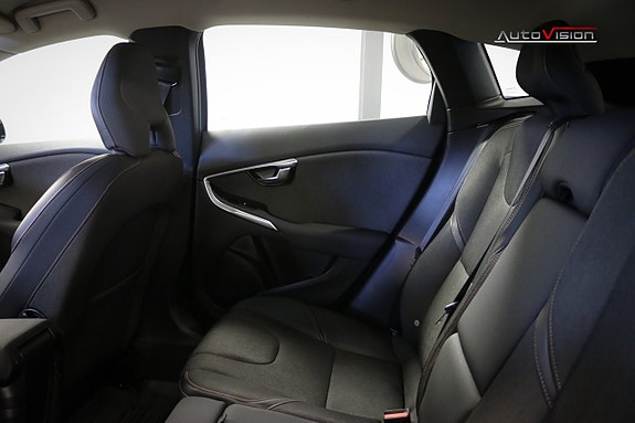 Volvo V40 Cross Country 23 of 27