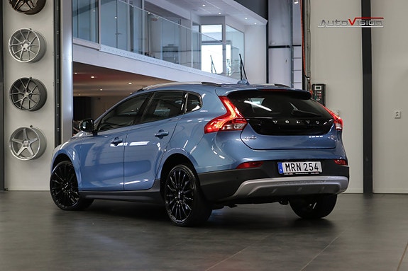 Volvo V40 Cross Country 2 of 27
