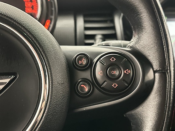MINI Cooper 16 of 28