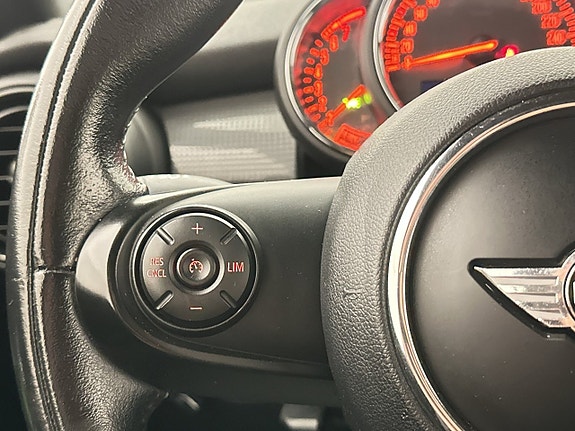 MINI Cooper 14 of 28