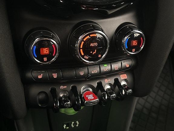 MINI Cooper 22 of 28