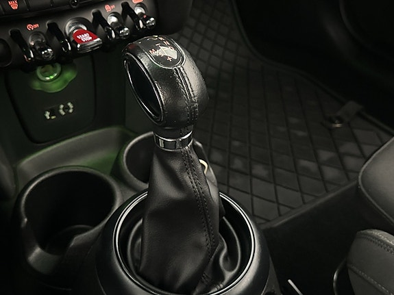 MINI Cooper 23 of 28