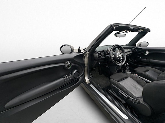 MINI Cooper 17 of 28