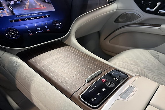 Mercedes-Benz EQS580 18 of 25