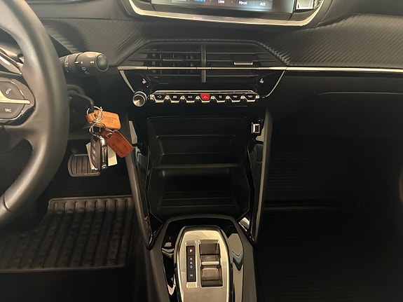 Peugeot 208 12 of 19