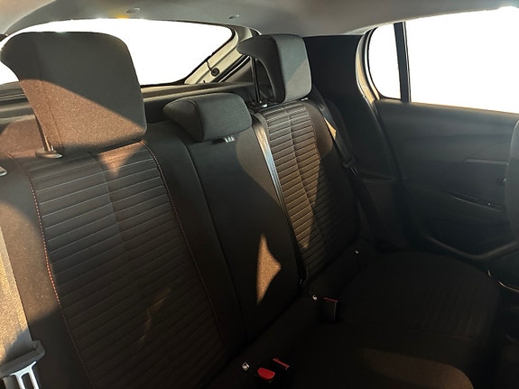 Peugeot 208 17 of 19