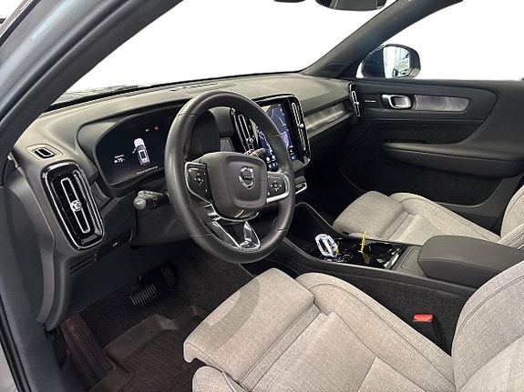 Volvo EX40 11 of 29