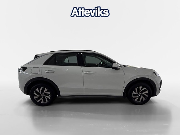 Volkswagen T-Roc 2 of 15