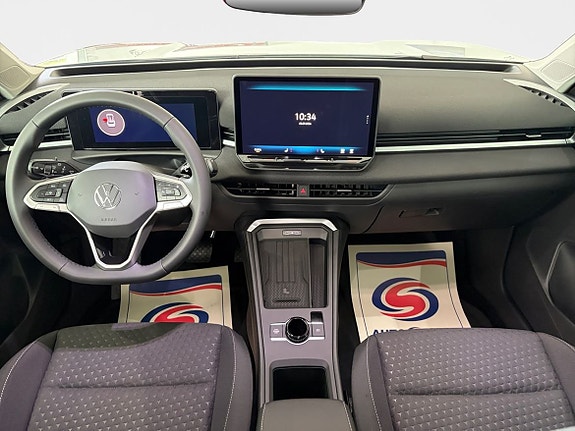 Volkswagen T-Roc 10 of 15