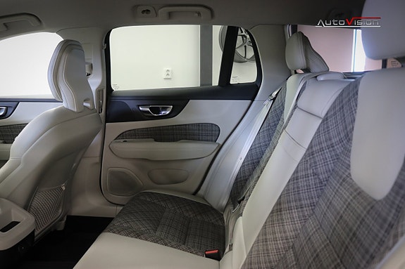 Volvo V60 Cross Country 26 of 30