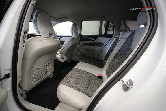 Volvo V60 Cross Country 25 of 30