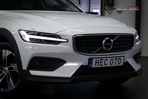 Volvo V60 Cross Country 4 of 30