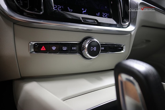 Volvo V60 Cross Country 12 of 30