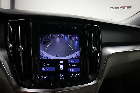 Volvo V60 Cross Country 23 of 30