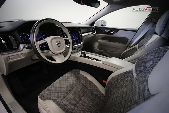 Volvo V60 Cross Country 10 of 30