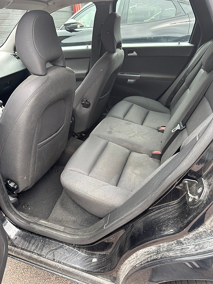 Volvo V50 3 of 22