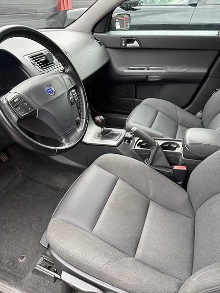 Volvo V50 2 of 22