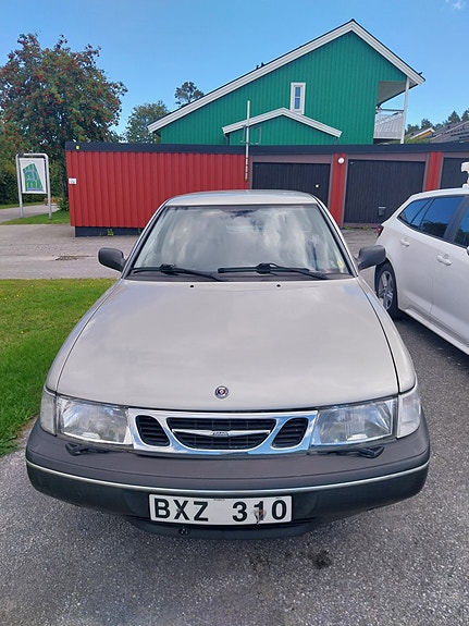 Saab 900 2 of 11