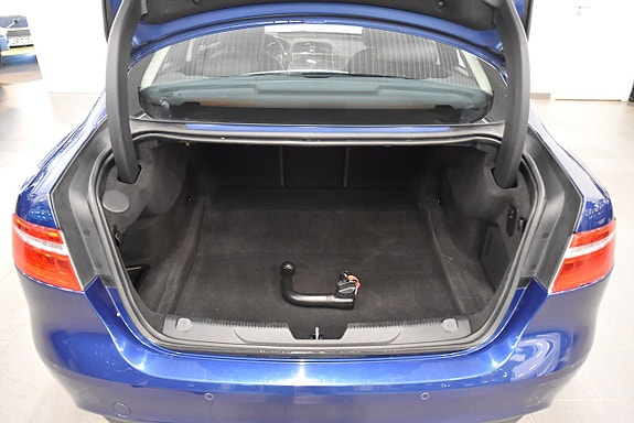 Jaguar XE 22 of 22