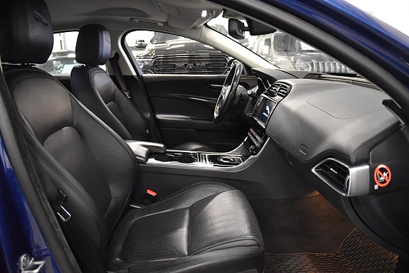 Jaguar XE 12 of 22