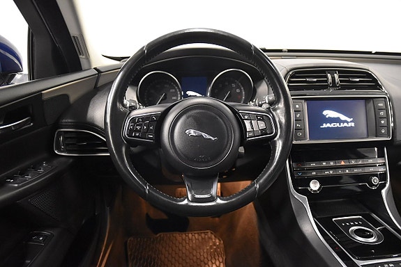 Jaguar XE 2 of 22