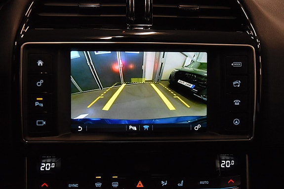 Jaguar XE 20 of 22