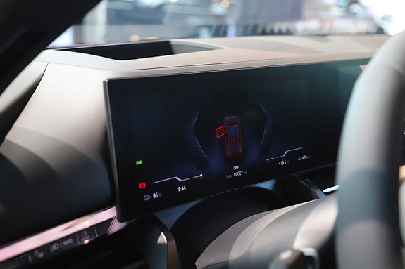 BMW i5 4 of 11