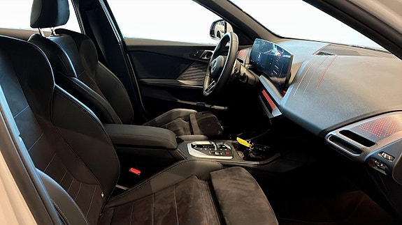 BMW 120 3 of 9