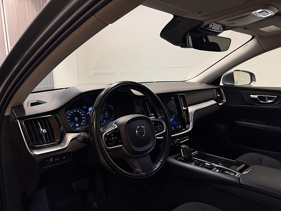 Volvo V60 11 of 28