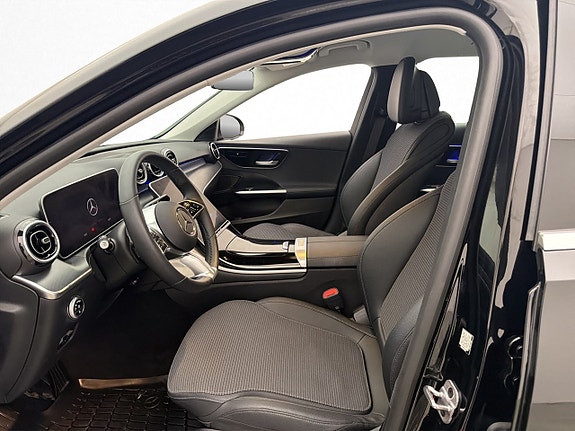 Mercedes-Benz C200 12 of 30