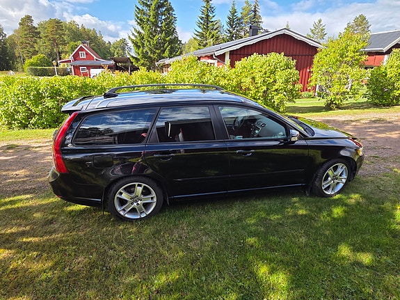 Volvo V50 2 of 11